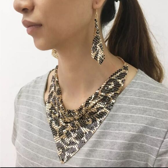 NWOT Chainmaile Bib Necklace with Matching Earrings - Gold Cheetah - Picture 4 of 4